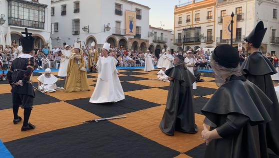 Exteatro ofreció todo un espectáculo teatral en el Ajedrez Viviente