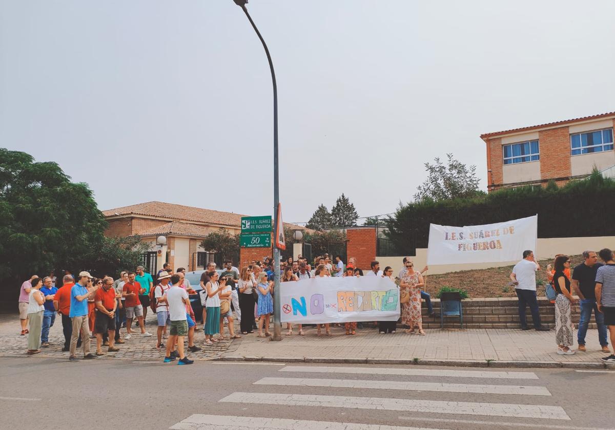 El claustro y la comunidad edducativa salieron a la calle a protestar