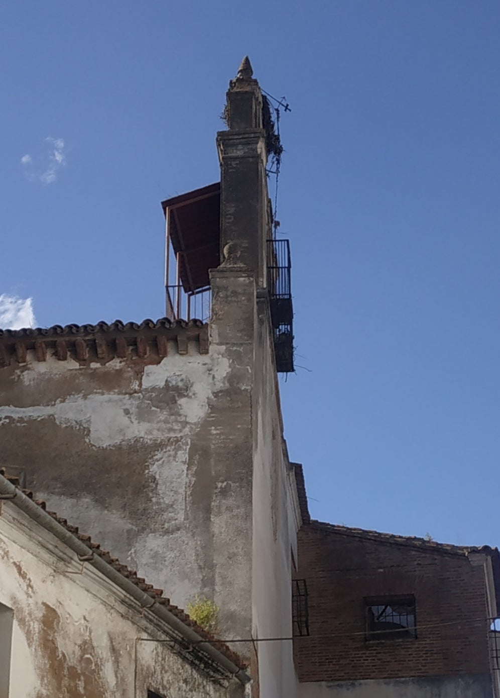 Estado de la espadaña y fachada