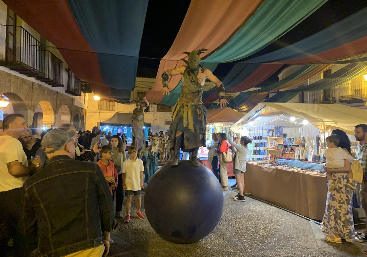 Uno de los pasacalles nocturnos durante la pasada edición