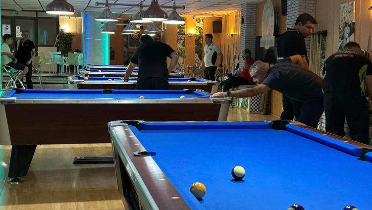 Unos 60 jugadores disputan en Zafra el Campeonato de Extremadura de Billar Pool