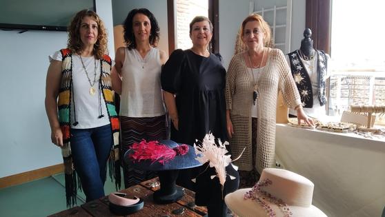 El desfile solidario y la venta de papeletas recaudan 1.077 euros para Down Zafra
