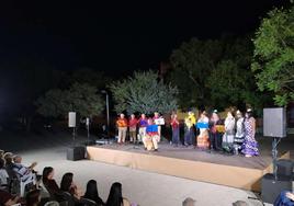 El coro rociero durante su actuación