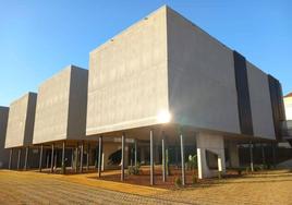 El nuevo edificio del CEPA Antonio Machado en la calle Perú