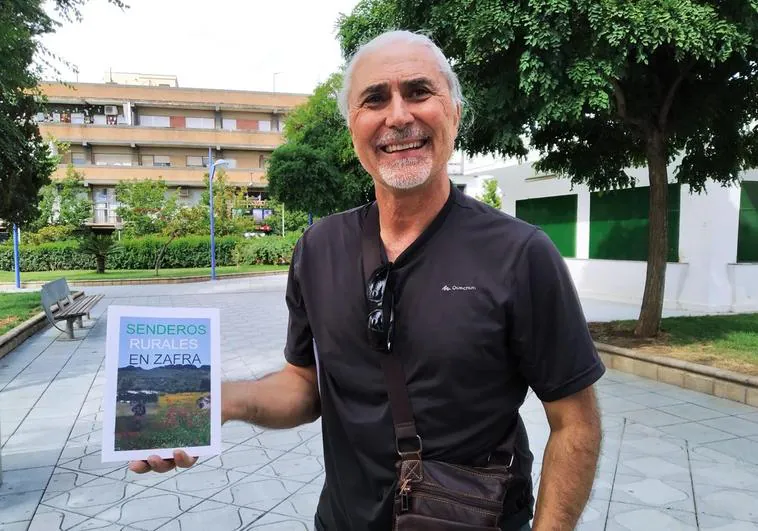 José Antonio Amador con su nuevo libro
