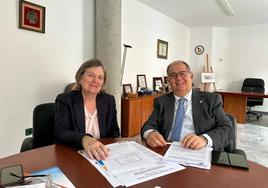 El alcalde junto a la directora de la UPZ