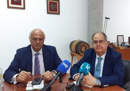 El alcalde de Zafra y presidnete de la Entidad Feria, junto al comisario en la valoración