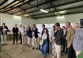 Autoridades y miembros de la asociación en la entrega de premios