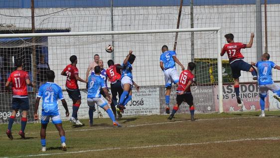 El CD Zafra ganó por un gol a la UC La Estrella en un partido muy trabado