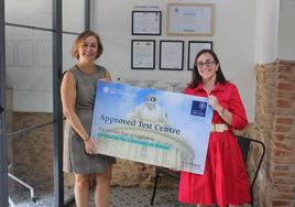 Acto de entrega de la placa como centro examinador oficial