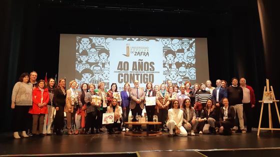 La Universidad Popular celebra sus 40 años «evocando la historia, proyectando presente y esculpiendo futuro»
