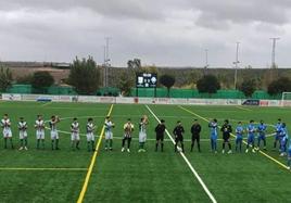 Los jugadores del Zafra y el Santa Marta antes dell encuentro