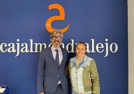 Vicente Sánchez y Nanda Sánchez tras recibir la donación