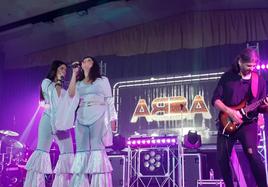 TRiburo a Abba en la caseta municipal
