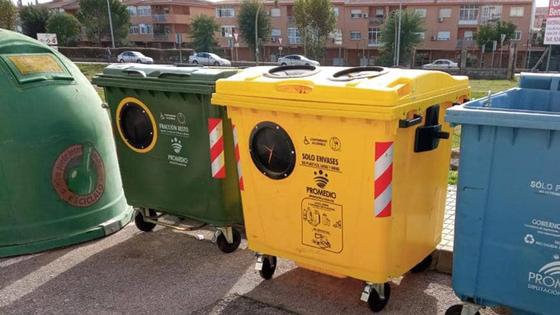 El Ayuntamiento y Promedio instalan contenedores adaptados para persona con movilidad reducida