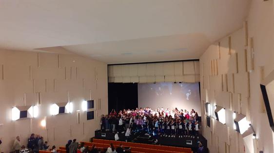 El ayuntamiento y los centros educativos se unieron para conmemorar el 25N