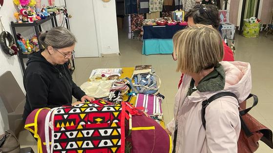 Zafra Solidaria abre su Mercadillo Navideño Artesanal hasta el día 5 de diciembre en la calle Sevilla