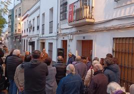 El PSOE conmemoró el 25N con la lectura de un manifiesto a las puertas de su sede