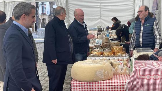 La Feria del Queso vuelve a la Plaza Grande de la mano del ajedrez