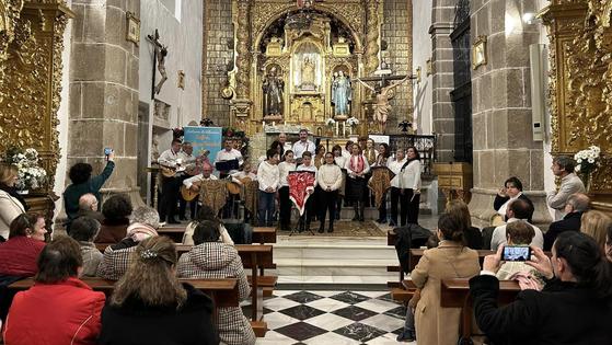 La asociación 'El Castellar' celebró su certamen de villancicos con siete coros