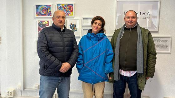 Abierta en la antigua biblioteca la exposición de pinturas de la academia Inspira
