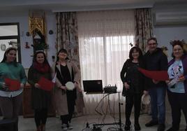 Miembros de Wonderland durante el pequeño concierto de villancicos que ofrecieron