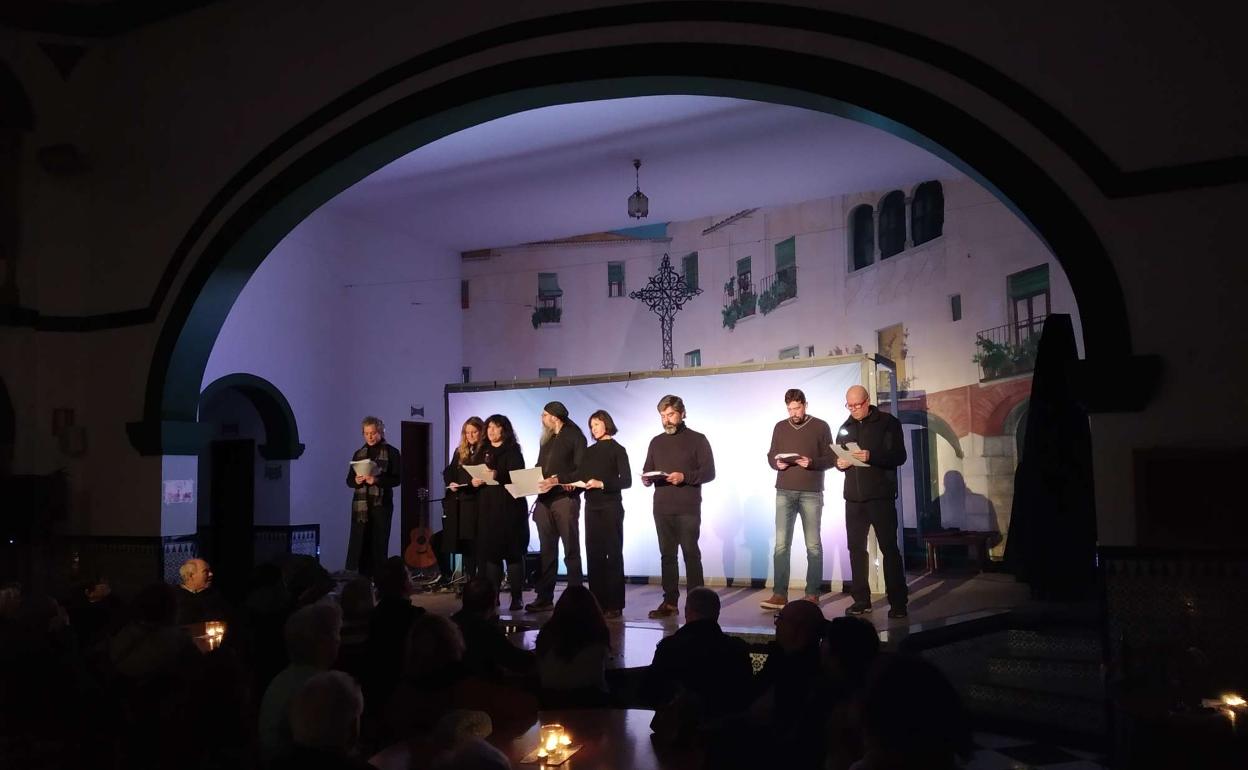Oveja Negra Teatro dramatizó textos de 'El libro de los abrazos' con música en directo