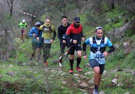 Algunos participantes de la carrera por la montaña