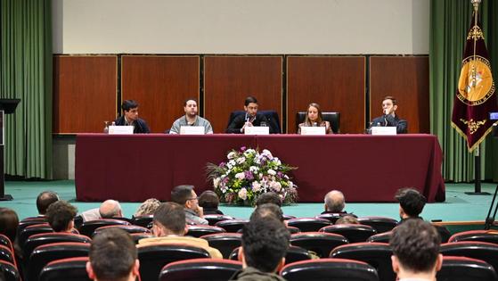 Una mesa redonda analizó el papel de los jóvenes en las cofradías