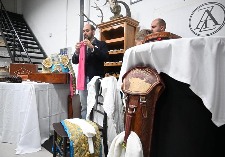 Jesús Mª Fernñandez mostró el día a día con Ginés Marín y algunos de sus enseres