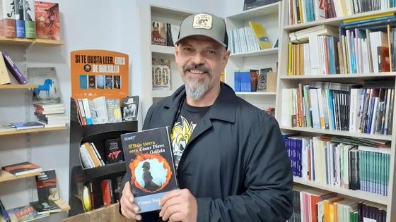 César Pérez Gellida presentó en Zafra 'Bajo tierra seca', ganadora del Premio Nadal 2024