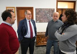 REunión mantenida en el ayuntamiento con los dos miembros de la plataforma
