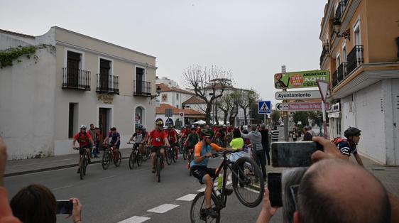 Unos 70 ciclistas participaron en la 15 Ruta en Bicicleta de la Escuela Trashumante