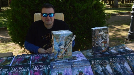 Ismael Duque publica 'La luz y la rosa', cuarta entrega de su saga fantástica