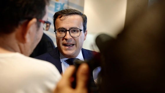Diputación de Badajoz amenaza con retirar su apoyo al Premio Dulce Chacón si el Ayuntamiento modifica las bases