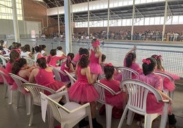 Exhibición de patinaje en el recinto ferial