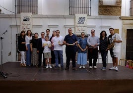 Foto de familia con los ganadores durante la entrega de premios