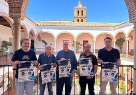 Presentación del trofeo en el ayuntamiento