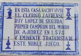 Placa que el club solicita que sea cambiada