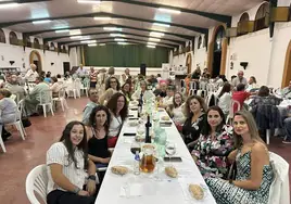 Cena solidaria en la Caseta Municipal para clausurar la muestra cultural gastronómica