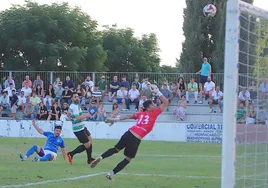 Un momento del primer partido de la temporada