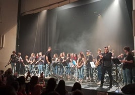 Un momento del concierto de las dos bandas