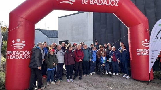 FEXDDI celebra con unas 150 deportistas con discapacidad intelectual una ruta senderista en Zafra