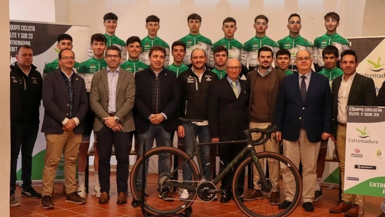 Presentado en Zafra el equipo ciclista Pebetero Extremadura