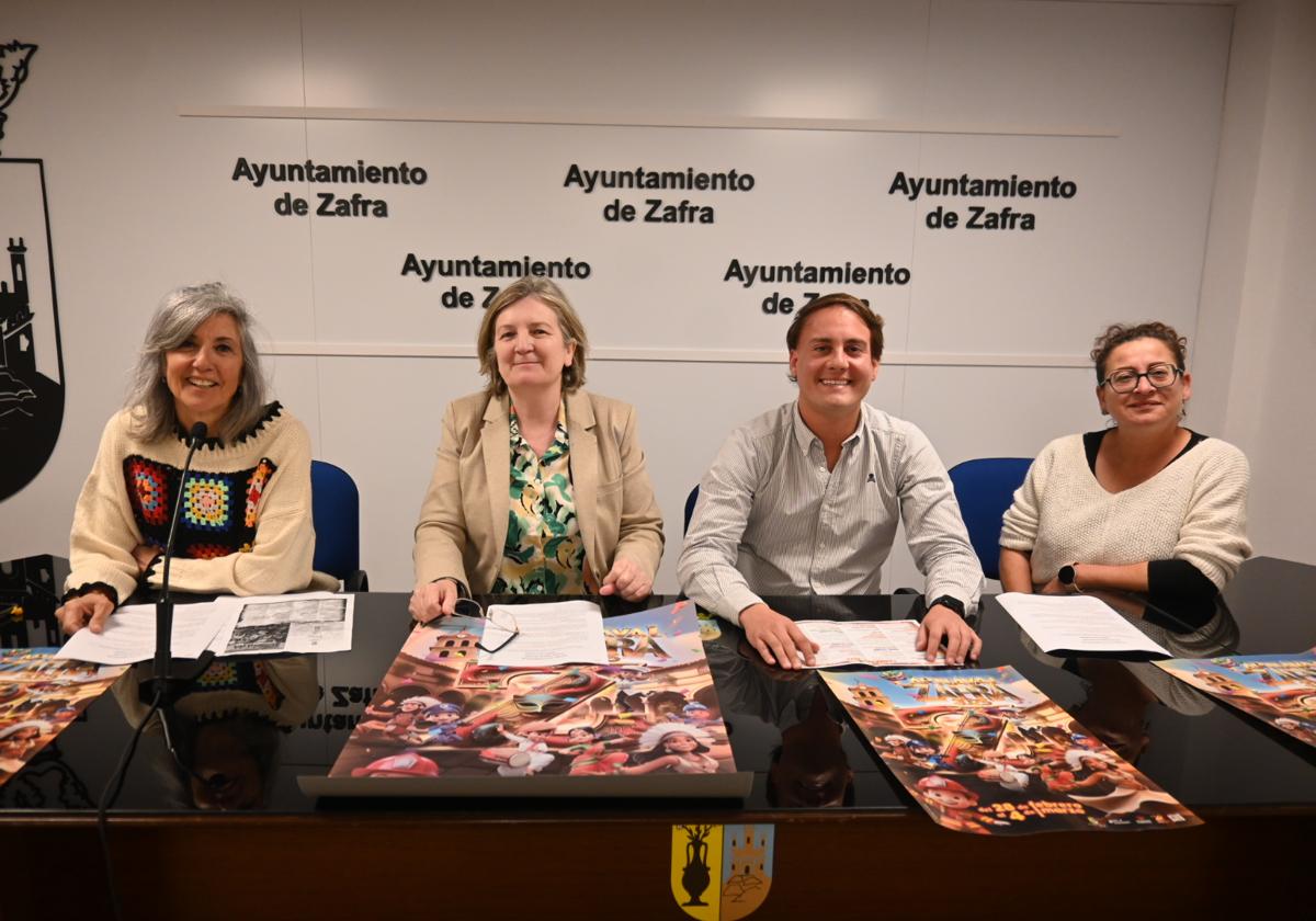 La pregonera del Carnaval junto a los concejales Mª del Mar Solera y Alejandro Carvajal; y la directora de la UPZ, Josefa Moreno y en la presentación