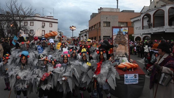 Disfraces originales, colorido y animación en el Desfile de Carnaval