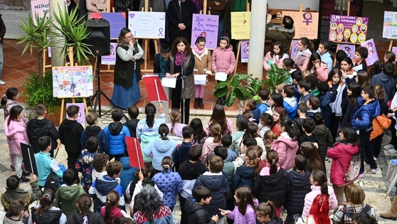 La comunidad educativa y el Ayuntamiento se unen para conmemorar el 8M