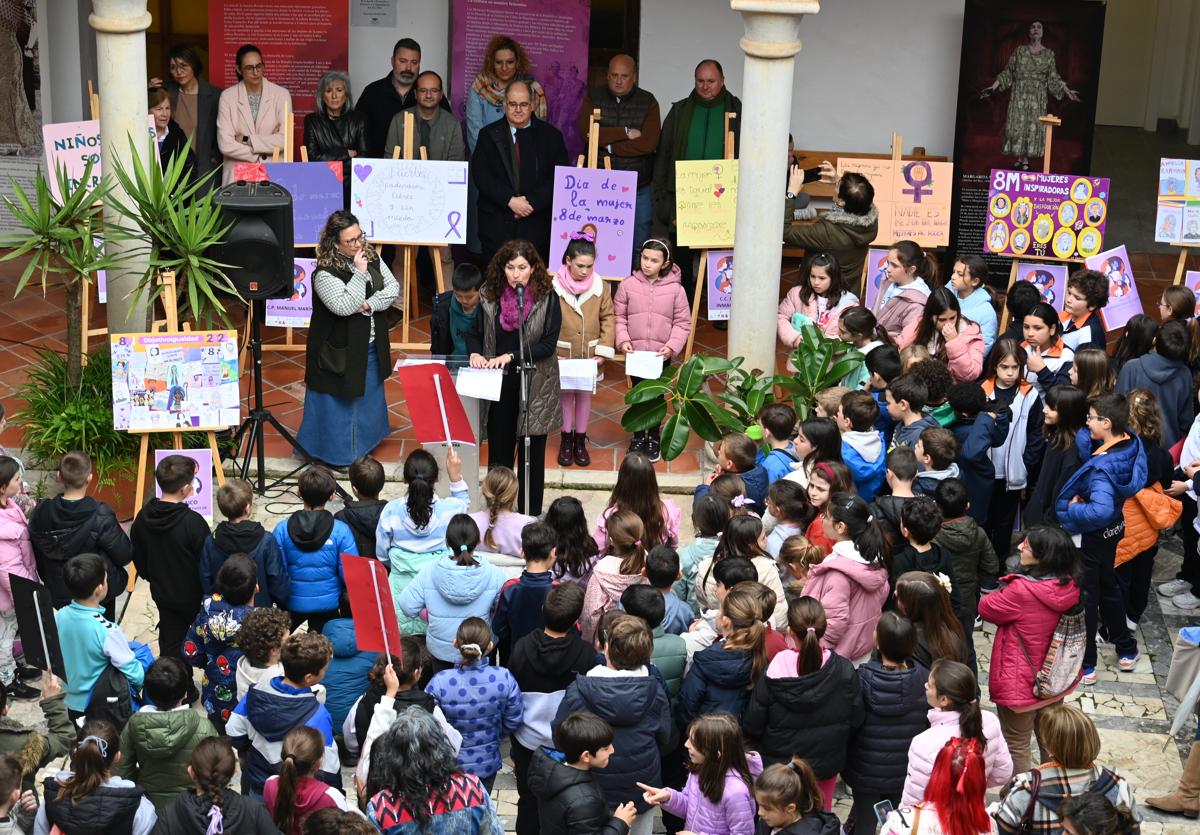 Acto comunitario en el ayuntamiento