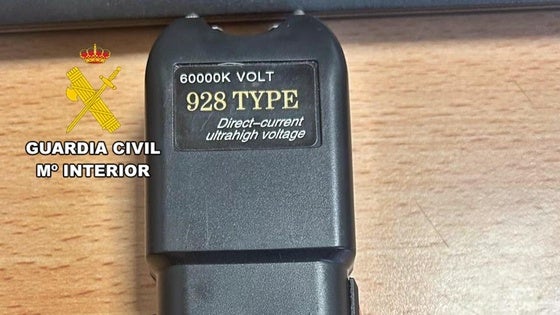 Dos detenidos por atracar a un hombre con una pistola Taser