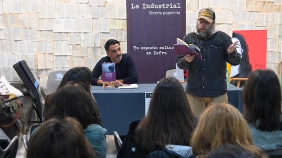 La Industrial celebró el Día Mundial de la Poesía con presentaciones y recital